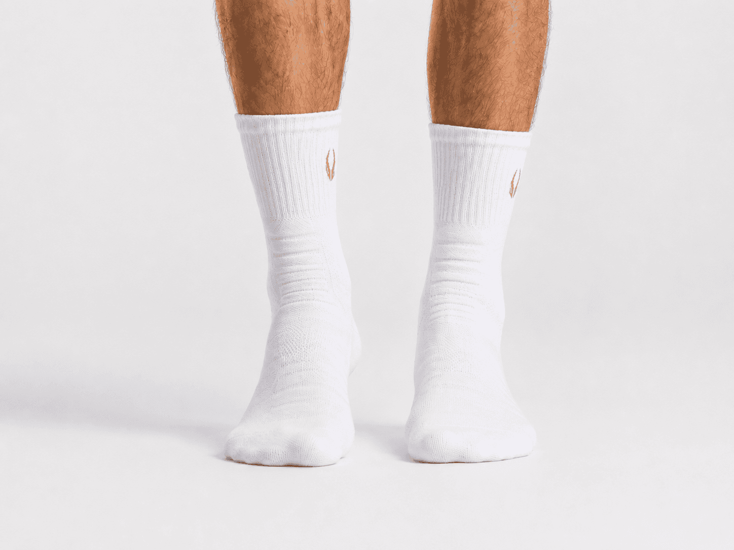 HOOF Essential Crew white — front on foot