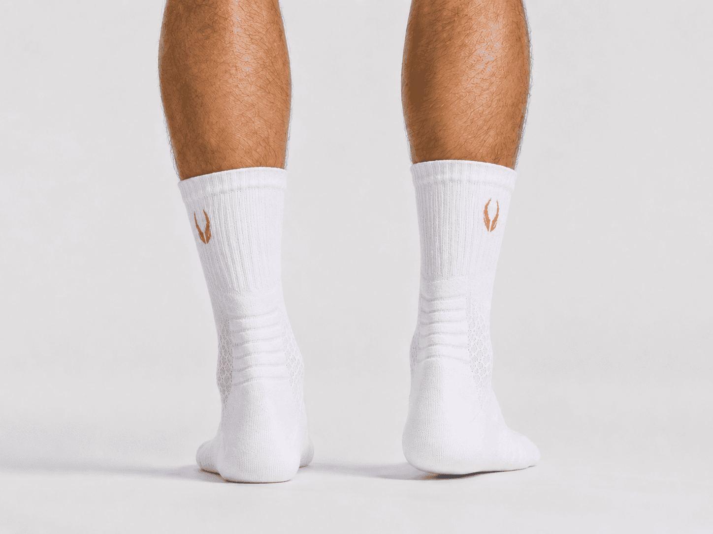HOOF Essential Crew white — rear on foot