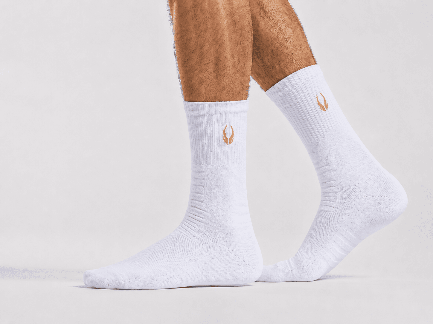 HOOF Essential Crew white — side on foot